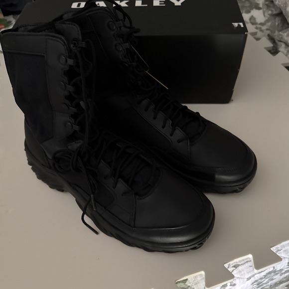 OAKLEY MEN\'S FIELD ASSAULT MILITARY BOOTS SIZE: MEN 9.5 BLACK 11194 New